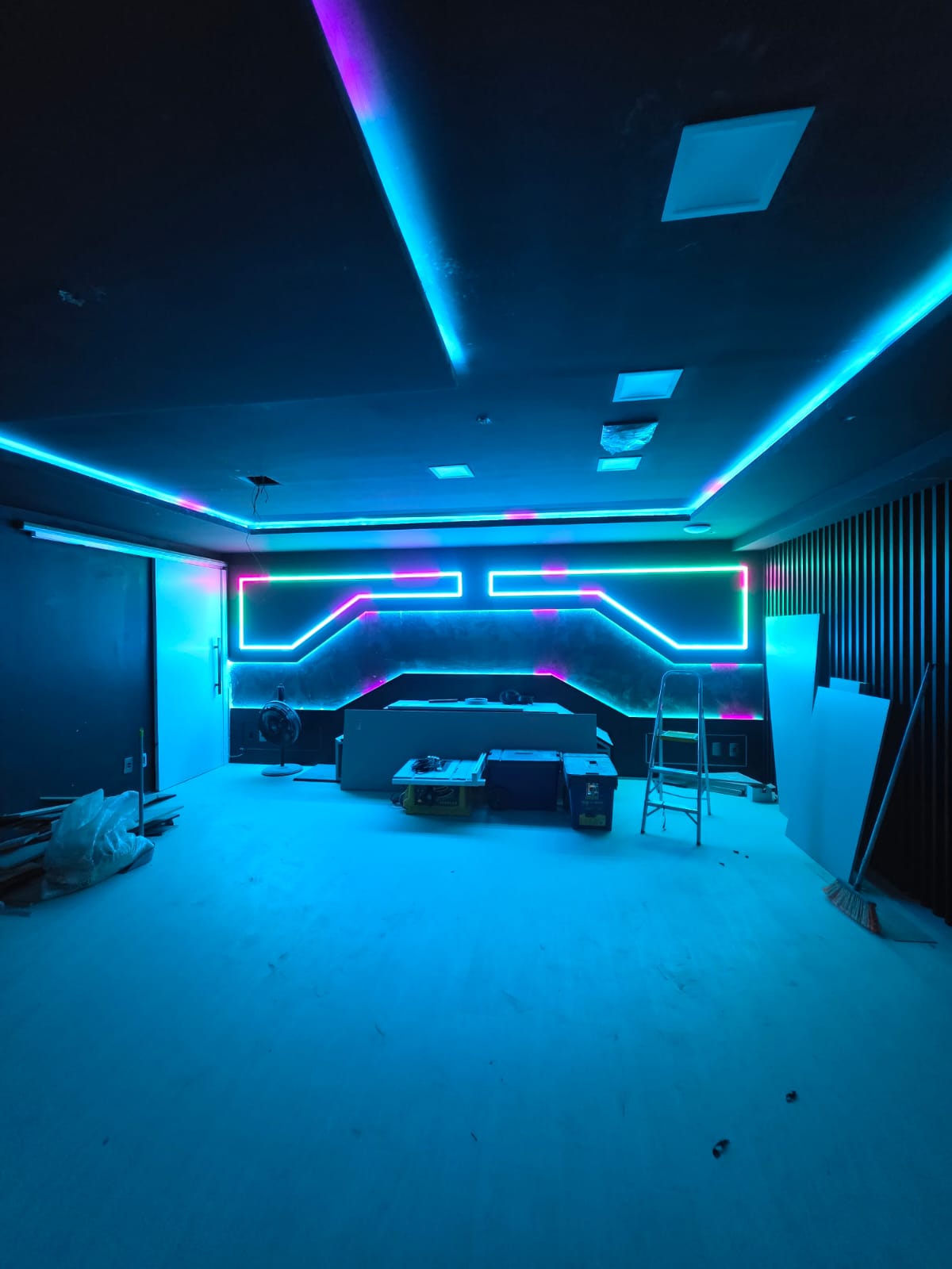 Instalação de fita-led RGB sequêncial